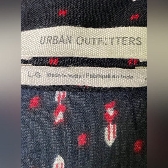 Urban Outfitters | Large Black Patterned Collared Oversized Crop Button Down - Picture 5 of 6